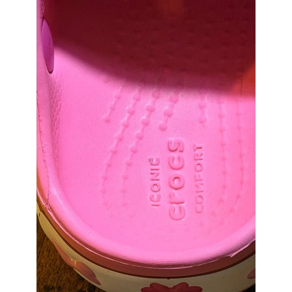 Little girl Disney Minnie Mouse and Daisy Duck light up crocs size 6.